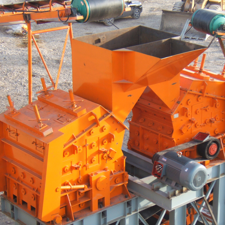 反擊式砂石破碎機的工作原理及特點
